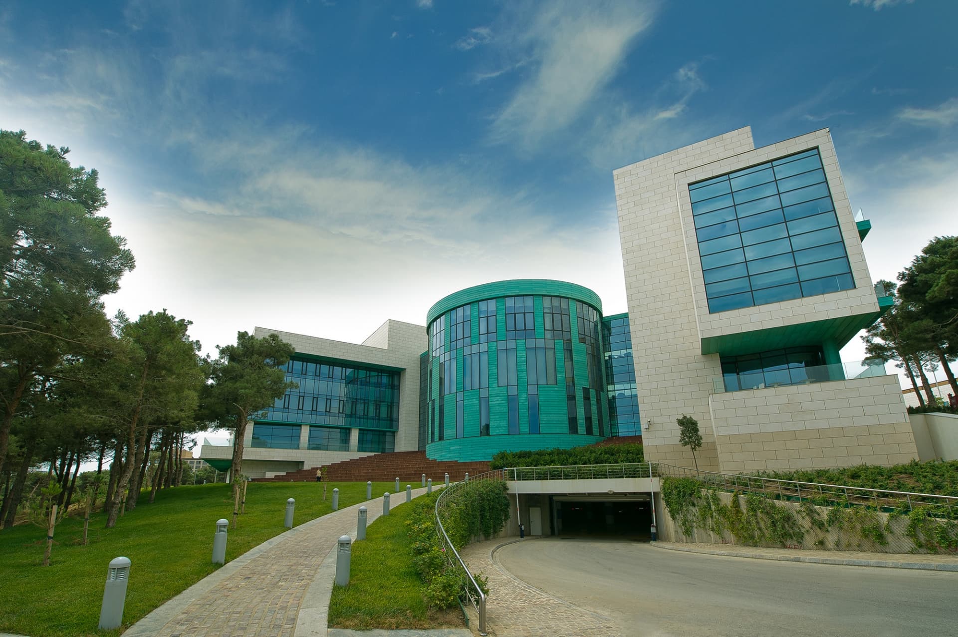 Azerbaycan Diplomasi Akademisi ve Okulu